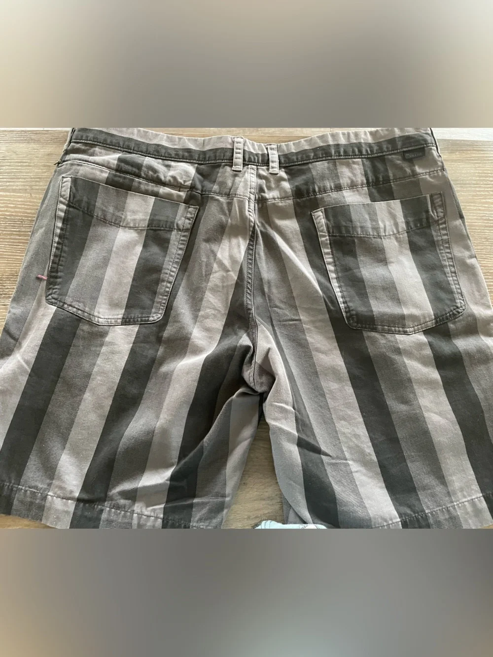The North Face The Narrows Black Gray Striped Men’s Size 40 Chino Shorts